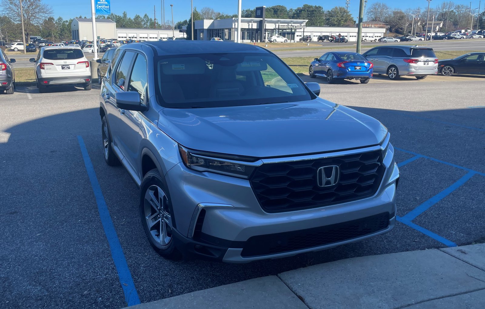 Fourth-generation Honda Pilot SUV, front three-quarter view